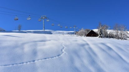 le-corbier-domaine-skiable-les-sybelles-paysage-hiver-neige-chalet